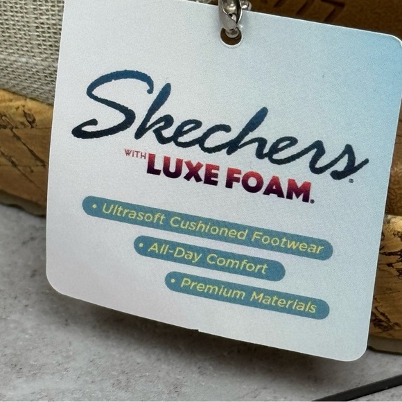 Skechers Beige Beverlee High Tea Sandals w/Comfortable Footbed Size 11 - Picture 2 of 11